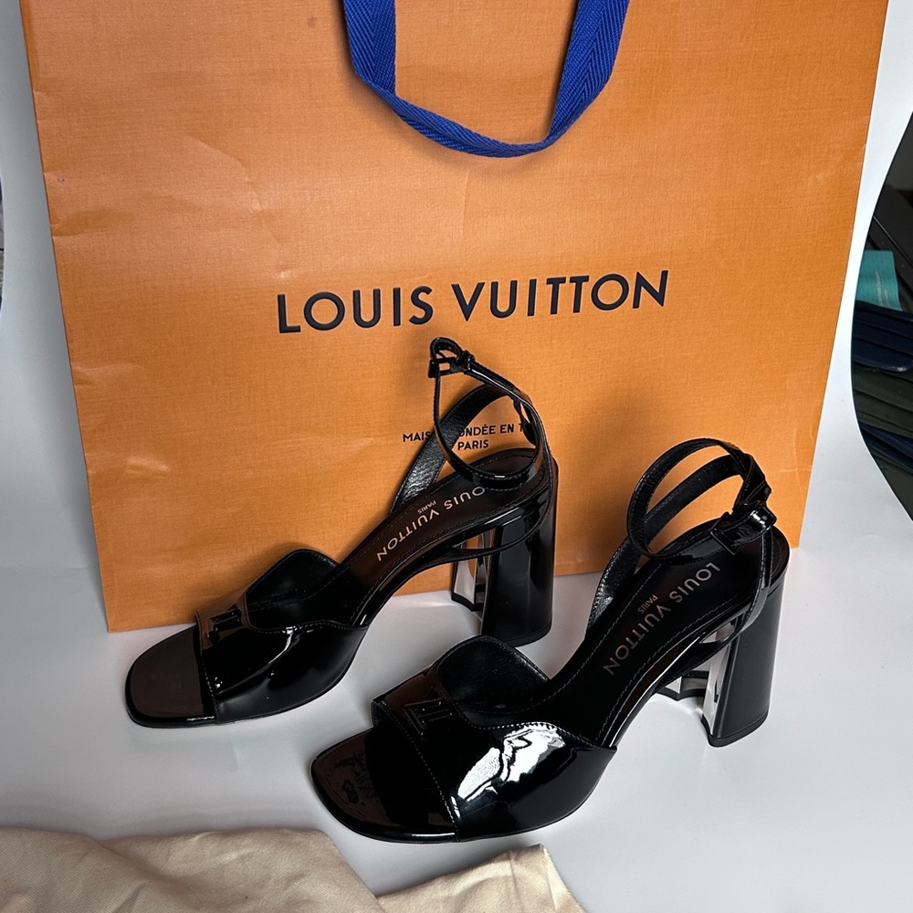 RARE! SP/SU25 NWT Louis Vuitton Swing Sandal, Patent Leather Sz 39 / 8.5